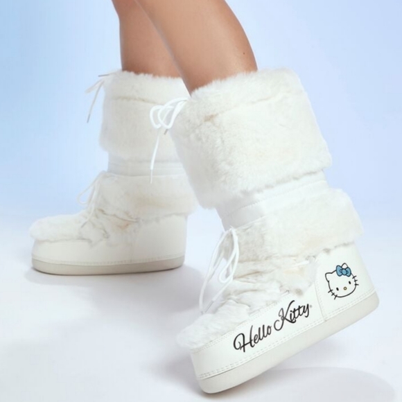 Hello Kitty Boots 💙 - Picture 3 of 6